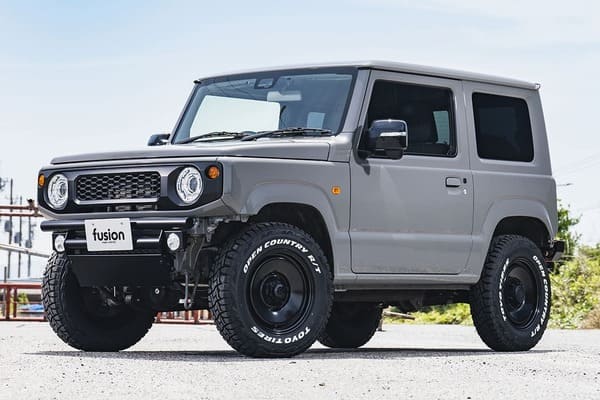 Suzuki 越野輕休旅 Jimny 改頭換臉展新意！專屬配件強化粗獷戶外氣息