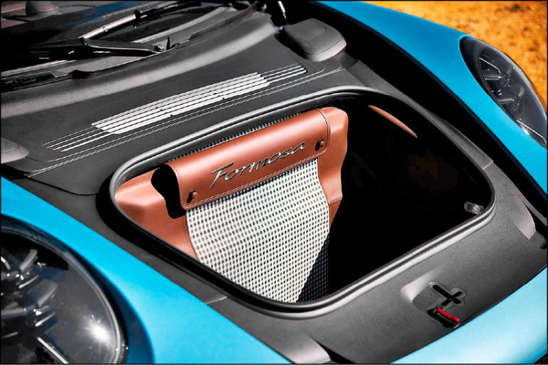 車頭行李廂內襯還顯示精緻的Formosa電繡字樣。