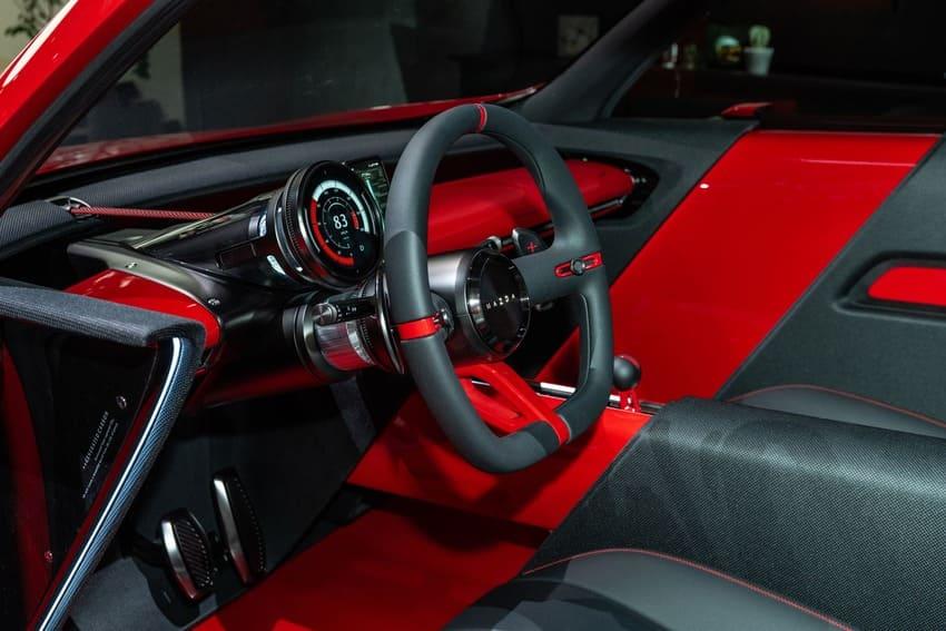 內裝採極簡風格設計，讓駕駛可專注於眼前路況。