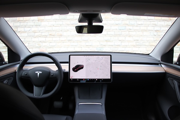 大轉彎！外媒爆：Tesla 將導入 Apple CarPlay 系統  