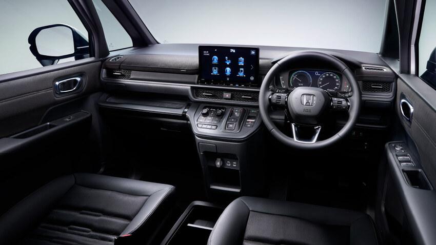 11.4 吋中央觸控螢幕是內裝科技亮點所在。