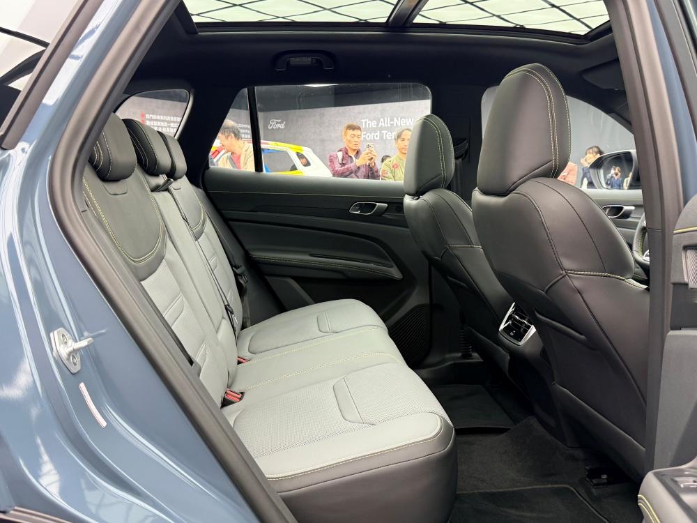 後座乘坐空間寬敞。