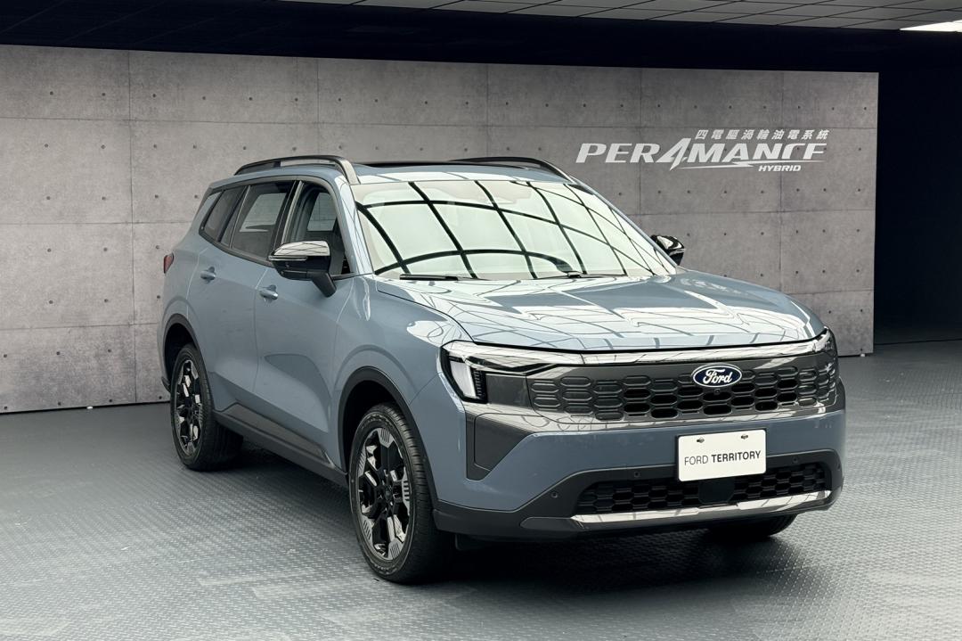 Ford Territory頂規油電旗艦車報到 科技座艙雙色鋪陳顯俐落 家庭休旅規格舒適省油