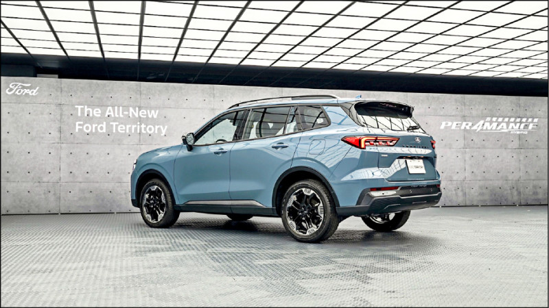 整體輪廓較為方正，呈現更為沉穩的視覺感受。