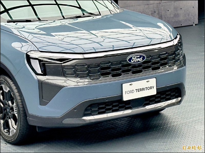 Ford Territory頂規油電旗艦車報到 科技座艙雙色鋪陳顯俐落 家庭休旅規格舒適省油