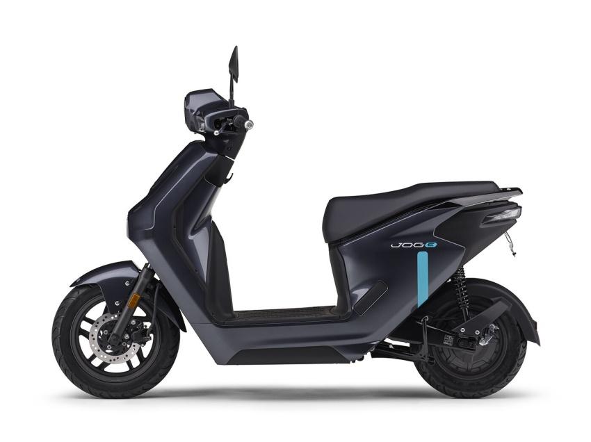 造型簡潔俐落，並且擁有寬敞的腳踏空間。