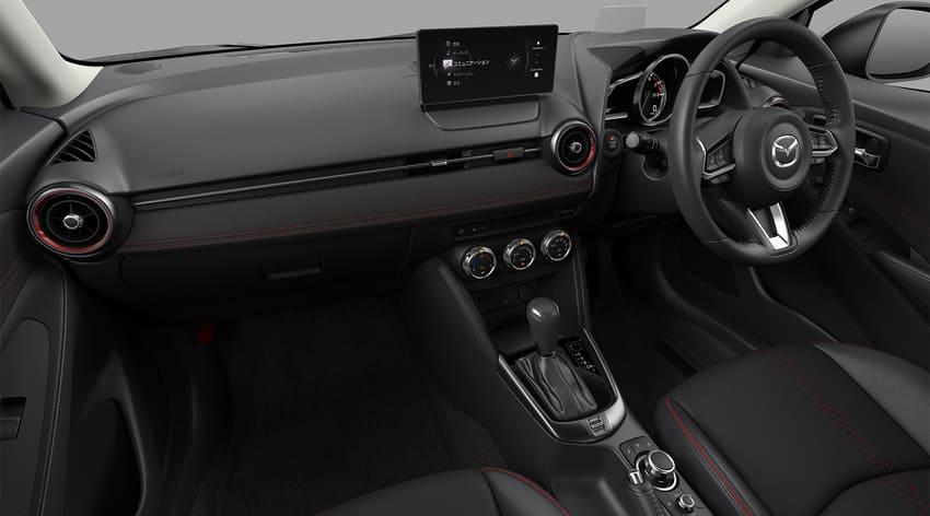 依照車型等級，內裝配備也有所增加。