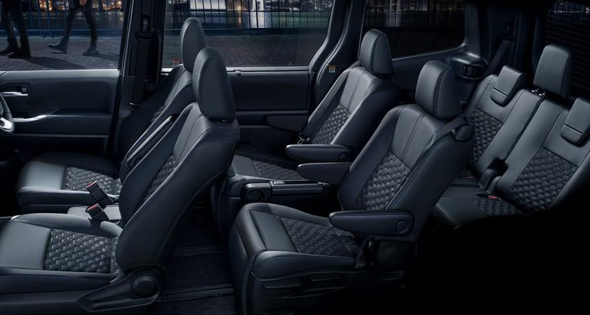 可提供 7～8 人座的出色空間機能是 Voxy 強項所在。