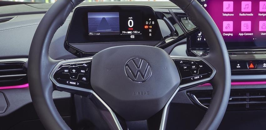 有福斯車主因為 ID.4 方向盤觸控按鍵過於敏感，輕輕碰到就啟動 ACC 車距巡航，因此將福斯告上法院。