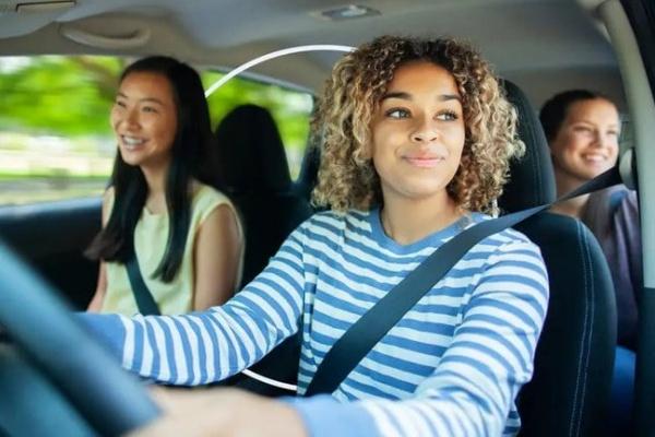全球調查：77% 認為 Z 世代開車最危險！經驗不足卻又開最快