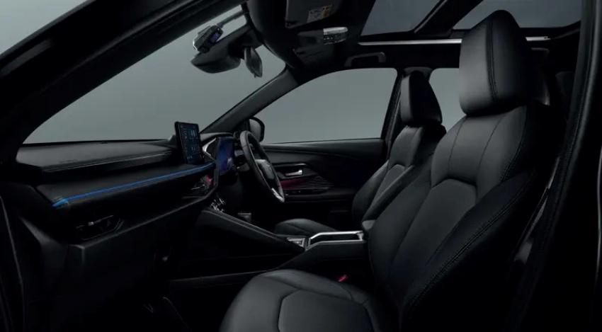 內裝採全黑鋪陳，並具備豐富配備。