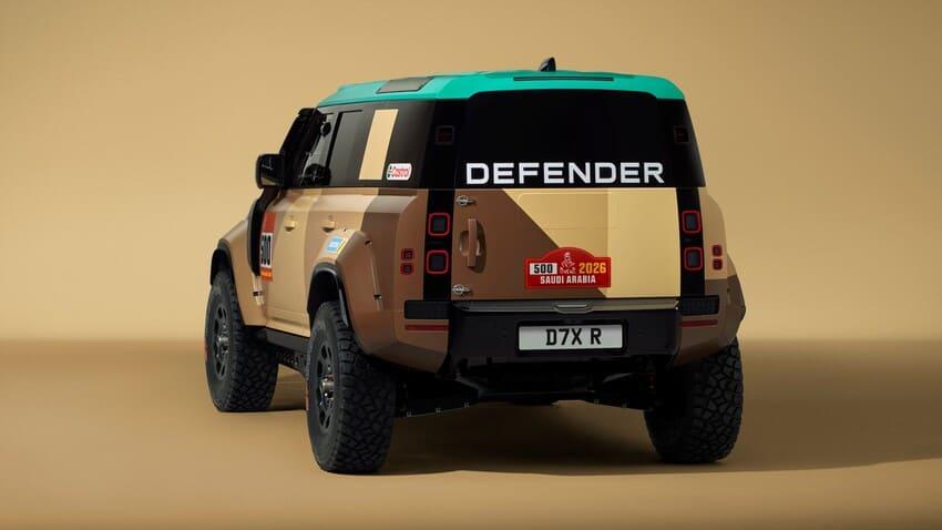 Defender Dakar D7X-R 以 OCTA 性能車型為基礎，進行多項升級應對拉力賽事的嚴苛挑戰。