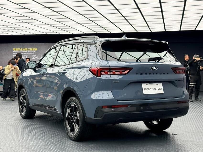 全車線條略顯方正，確保車內乘坐空間。（記者蘇銘翰攝）