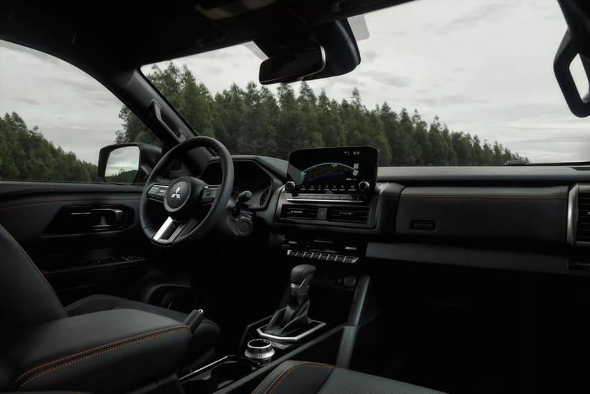 內裝維持頂規車型的高水準表現。