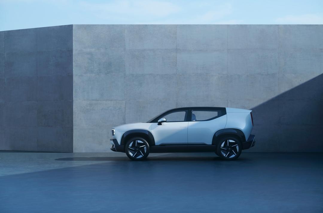 雖然是休旅車，但其實刻意降低離地高，如此一來上下車也更為方便。