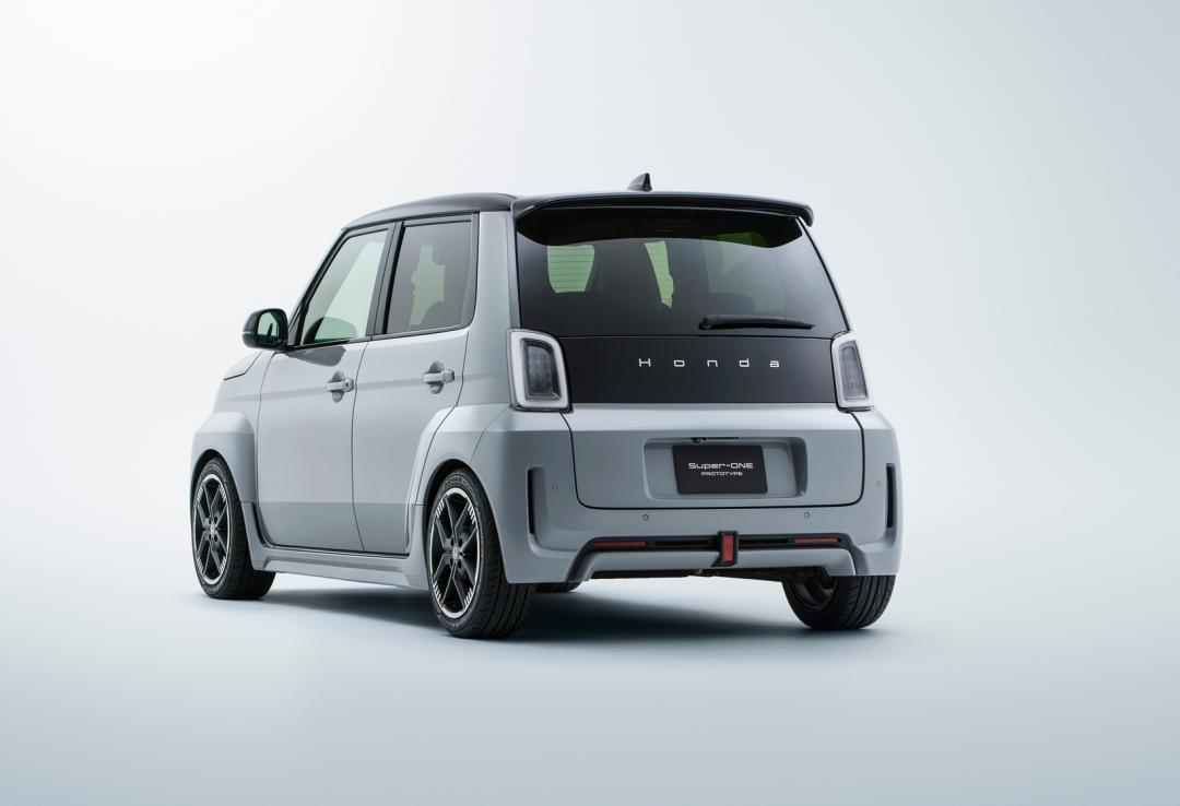 透過輪拱的爆龜造型，以及導流與散熱氣道，滿足Honda Super-ONE Prototype在整體視覺的運動氣息。