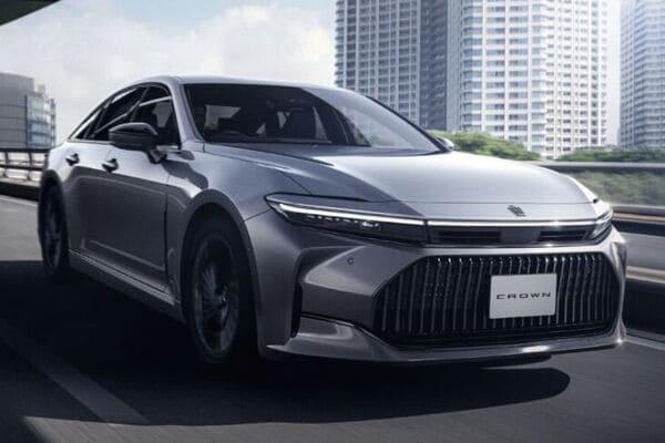 正統 Toyota 新皇冠房車質感升級！追加 70 週年招牌特色彰顯紀念意義