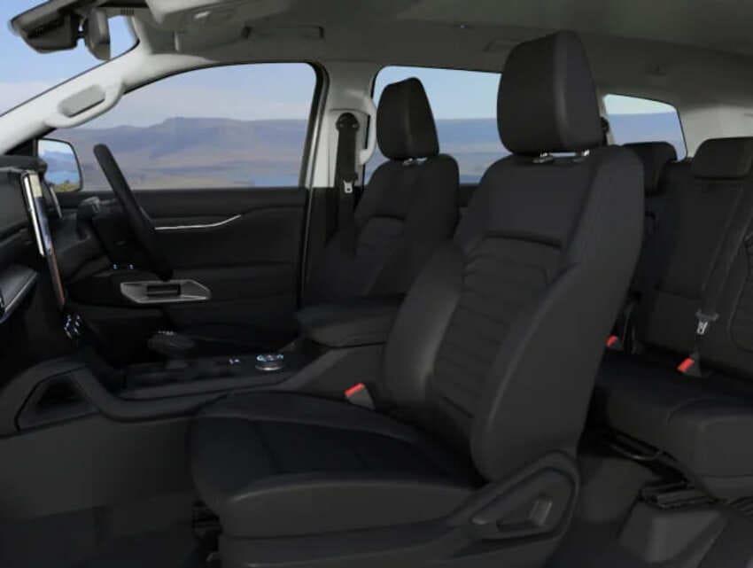 雙前座具備電動調整、通風/加熱功能。