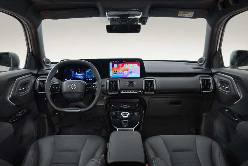 內裝以 10.25 吋數位儀表及 10.1 吋觸控螢幕作為科技亮點。