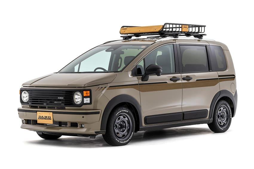 Freed Crosstar Isolator 可選車頂置物籃強化戶外氣息。