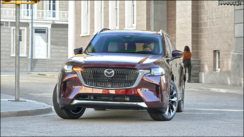 旗艦CX-90除了升級7年保固，換購或增購車主還享有150萬元高額0利率。