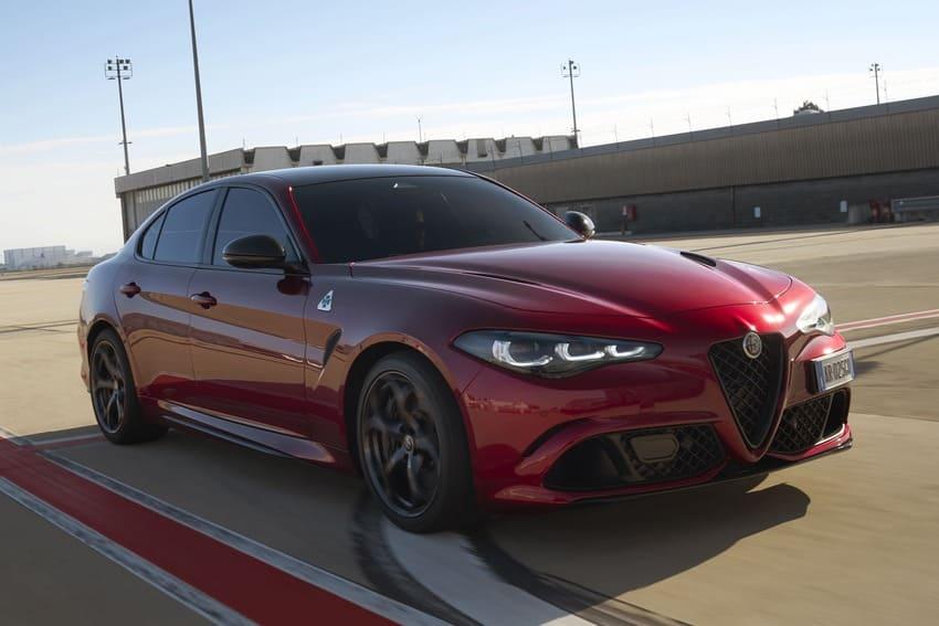 圖為 Giulia Quadrifoglio Collezione。