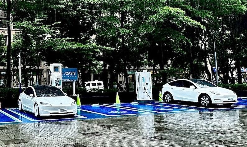 立法院昨日三讀通過將汽車燃料使用費改名為「公路使用養護安全管理費」，未來電動車也要開始徵收。