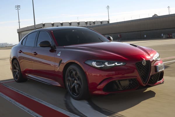 Alfa Romeo 性能雙箭頭特仕登場！高調展示 Quadrifoglio 動感風範