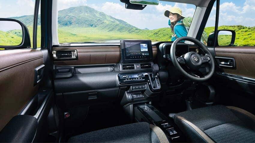 內裝採用首次出現在 Suzuki 車款之上的 7 吋數位儀表，提升座艙科技感。