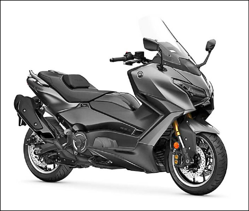 Yamaha TMAX Tech MAX 2026新年式增加石墨灰車色，整體展現帥氣風格。