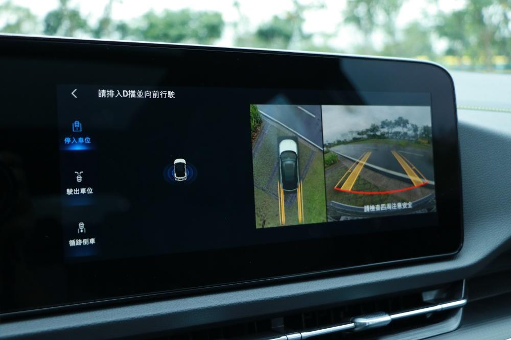 FAPA 主動式停車輔助 5.0 的運作流暢，而且停車成果出色。