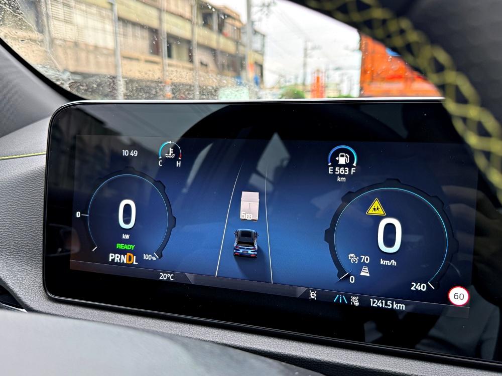 主動安全配備豐富，跟車系統的運作相當自然。