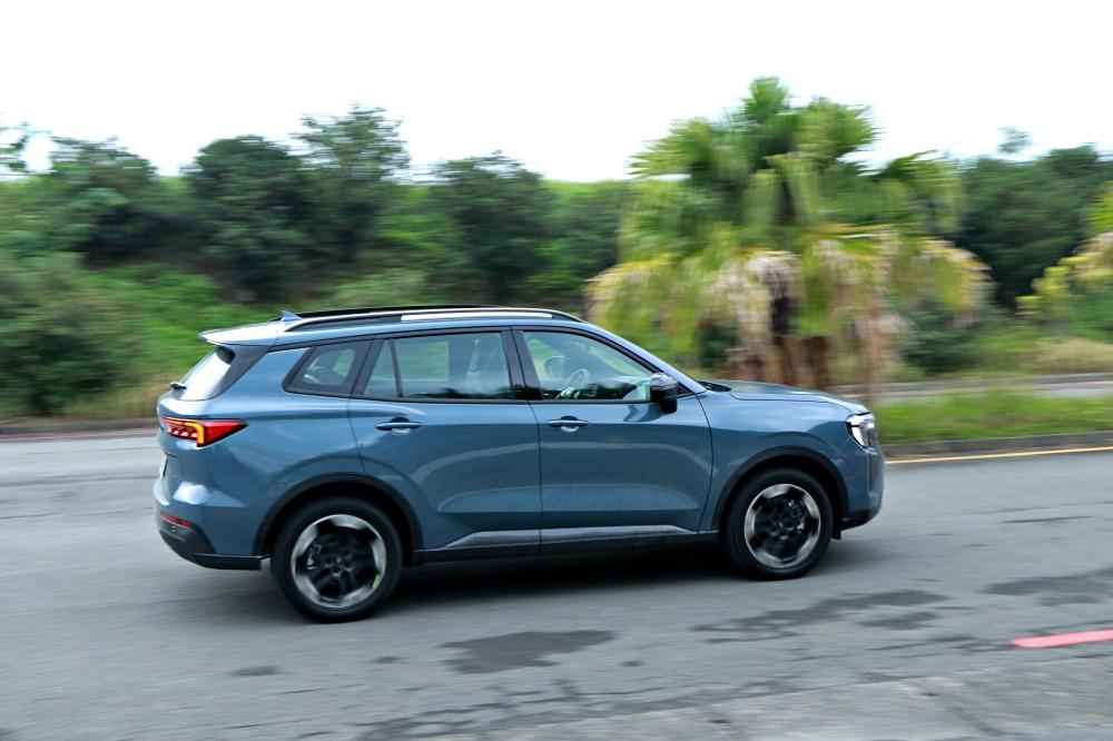 Territory 呈現沉穩舒適的風格。