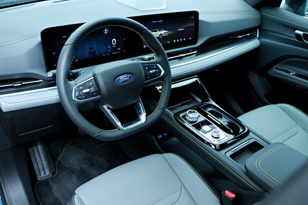 車內採用水平布局並呈現科技座艙。