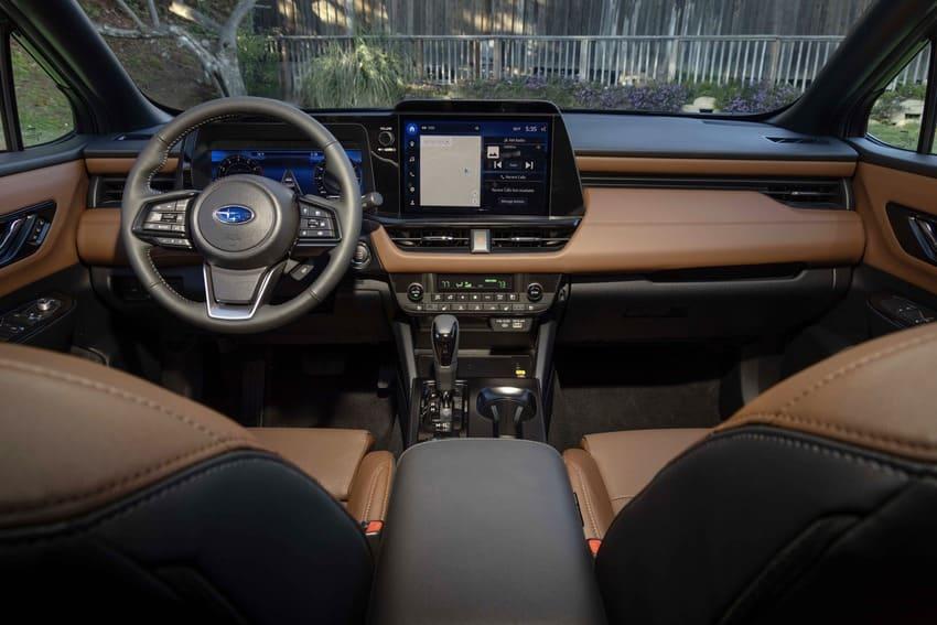 採用 12.3 吋數位儀表搭配 12.1 吋觸控螢幕，提升座艙科技感。