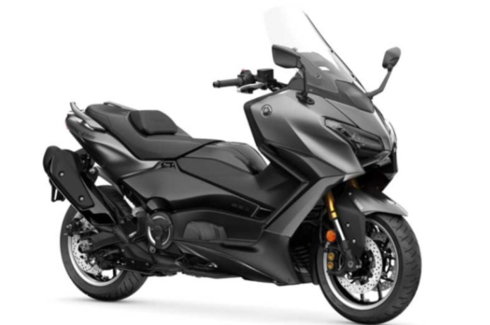 台灣山葉紅牌速克達新年式上路 TMAX Tech MAX導入石墨灰車色 配備滿載展現運動旗艦風範