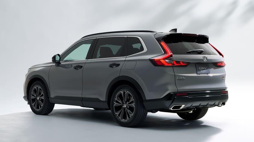 日本專屬的 RS Black Edition 採用黑化風格套件提升動感氣勢。