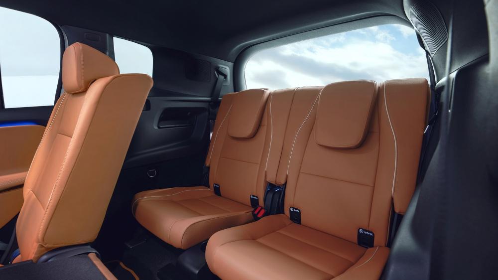 第三排乘坐空間提升，能容納身高達 171 公分的乘客。