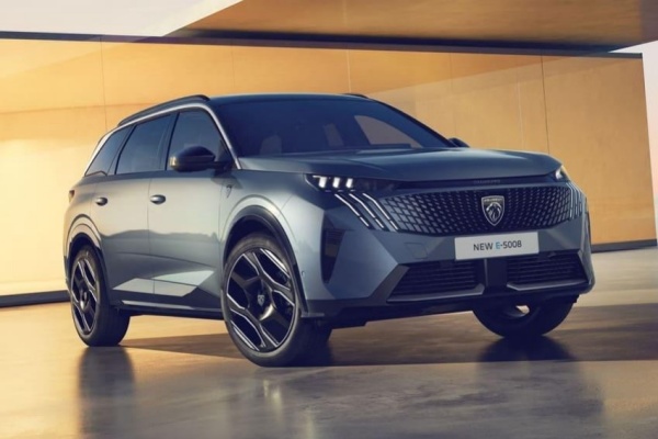 Peugeot 純電休旅 E-5008 上市倒數計時！現身車安網 單馬達前驅先行