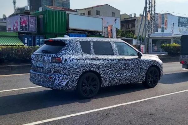 三菱新一代 Outlander PHEV 測試車現身台南街頭！預計明年第一季上市