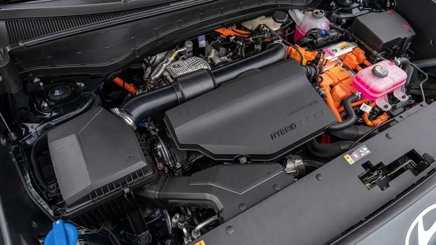 確認將搭載全新開發的 2.5 升渦輪油電動力系統，兼顧性能及節能表現。