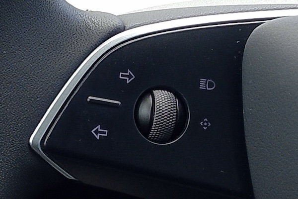 Tesla Model 3 煥新版方向燈撥桿回歸  台灣價格比美歐便宜