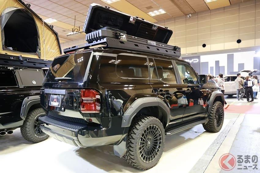 水箱護罩格柵及前後保險桿下護板改用磨砂烤漆處理，不僅提高造型質感，也能防止車身刮傷。