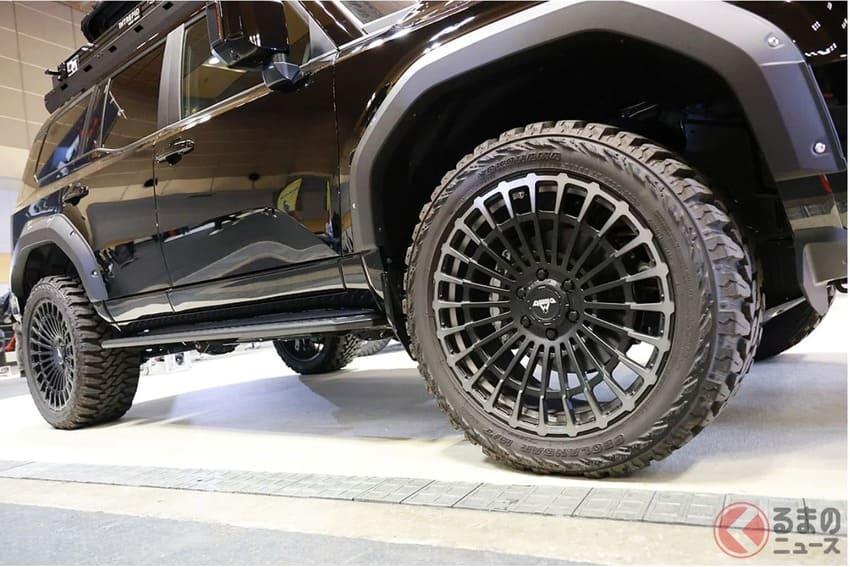 腳下 22 吋鍛造輪圈相當吸睛。