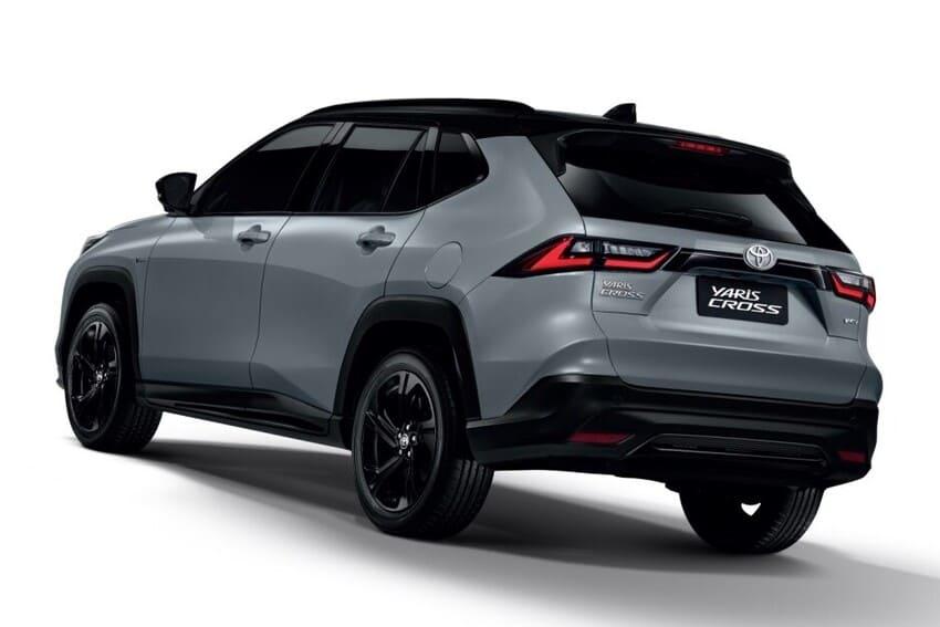 搭載 1.5 升油電混合動力系統，兼顧性能及節能表現。