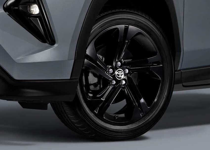 腳下 18 吋黑色輪圈也是特是重點所在。