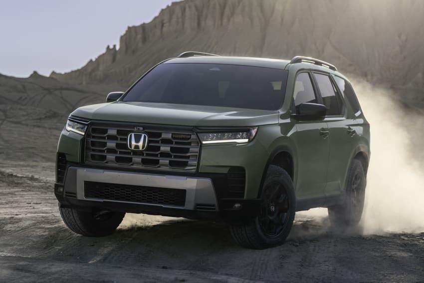 小改款 Pilot 依然搭載 3.5 升 V6 汽油引擎，TrailSport 車型透過專屬配置強化全地形應對能力。