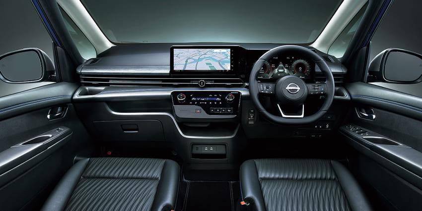 車內採用 Autech 運動座椅，並以招牌藍色縫線加以點綴。