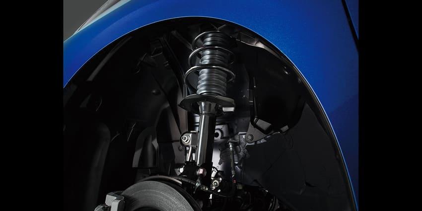 底盤、懸吊經過 NMC 賽車訂製部門重新調校，提升操控表現。