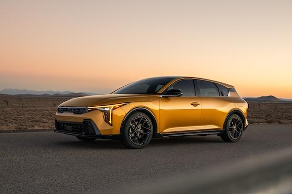 瞄準 Honda Civic 與 Mazda 3！Kia 掀背車主打高 CP 值賣點